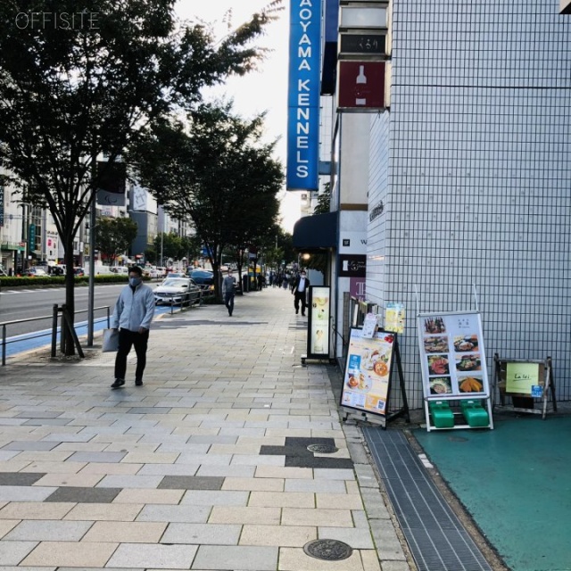 青山OKビル ビル前面道路