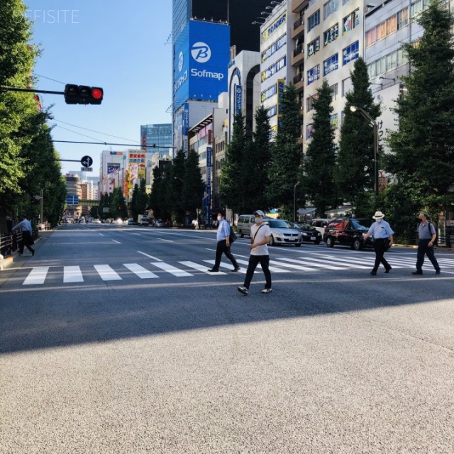 恵光ビル 前面は中央通り