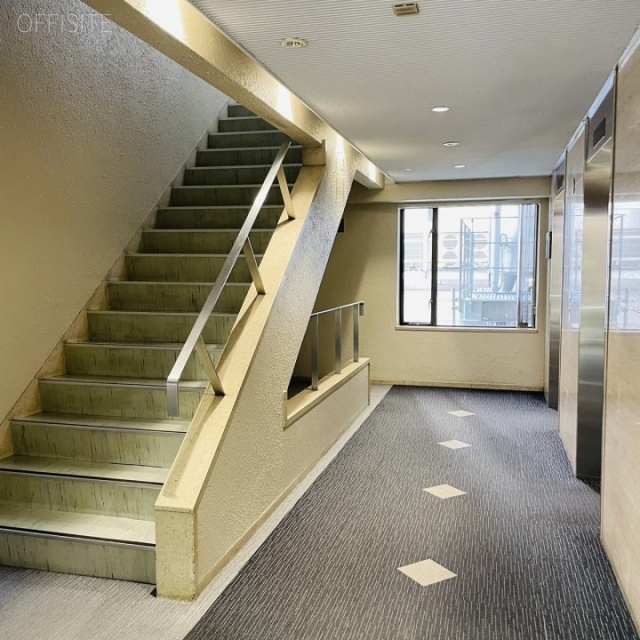東栄ビル エントランス