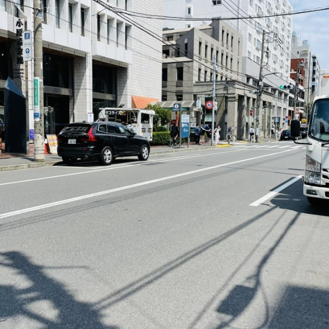 Gビル南青山02 ビル前面道路