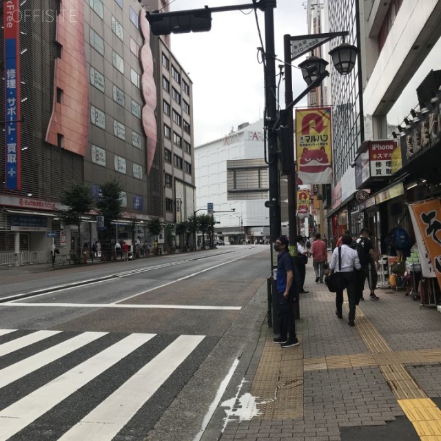 THE KINDAI 8 SHINJUKU　ビル前面道路