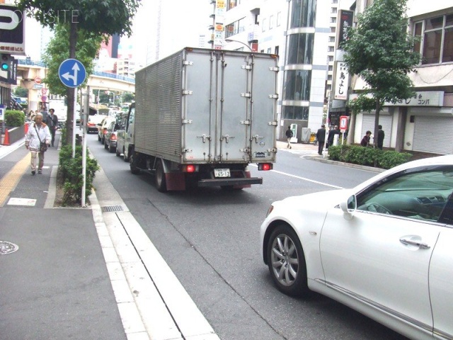 津多屋ビル ビル前面道路