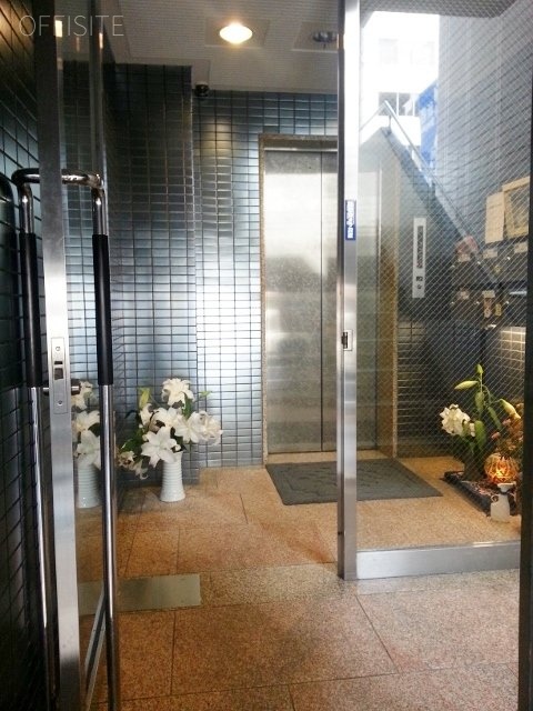 九段渋木ビル エントランス