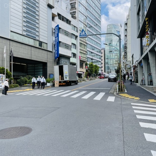 八千代ビル ビル前面道路