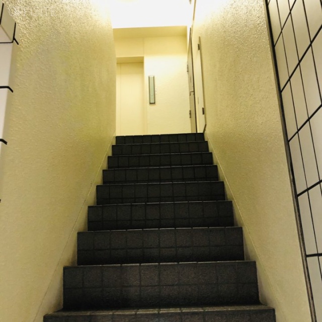 シーダモントビル 階段