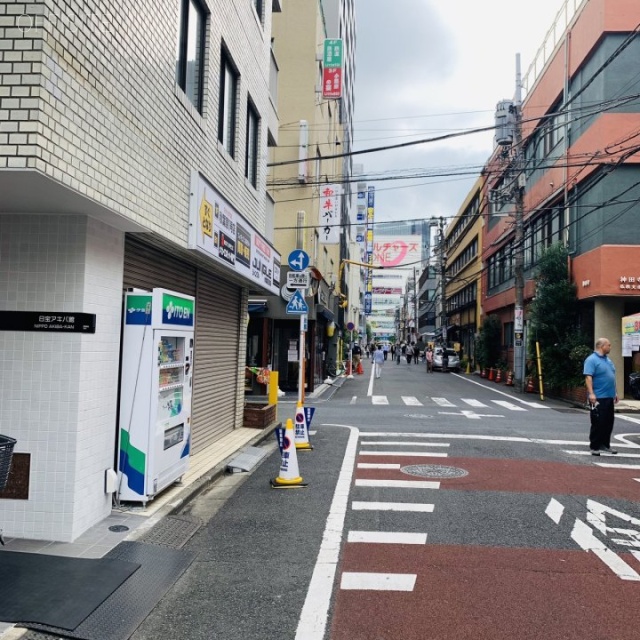 末広ビル ビル前面道路