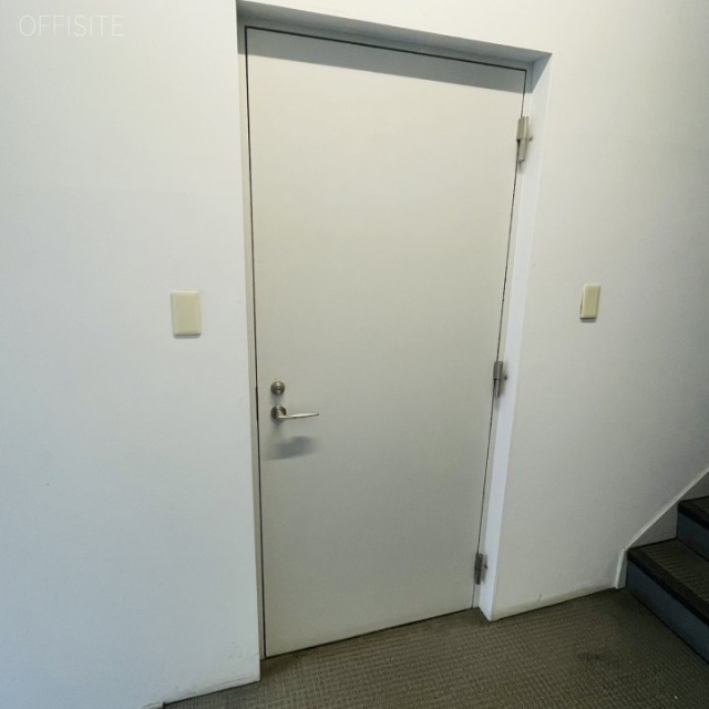 神宮前YOビル 貸室ドア