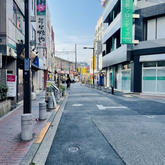 プルミエールビル ビル前面道路