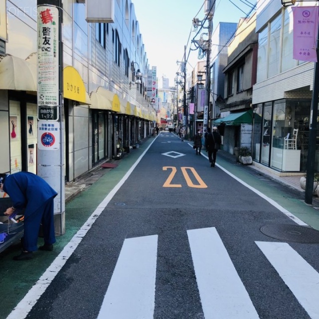 自由が丘ひかり街ビル ビル前面道路