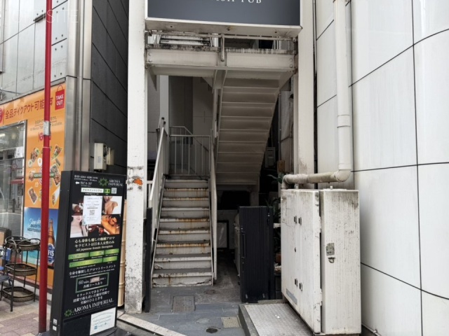 神田パリービル 階段