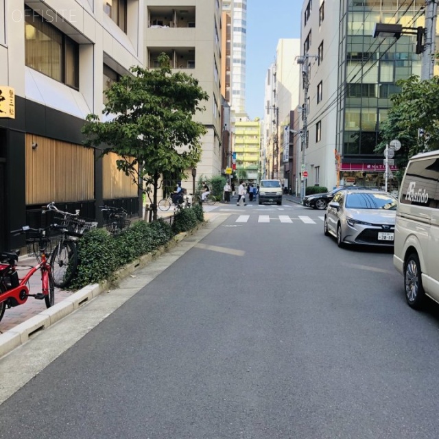 神崎ビル ビル前面道路