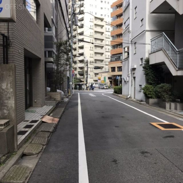 和田ビル ビル前面道路