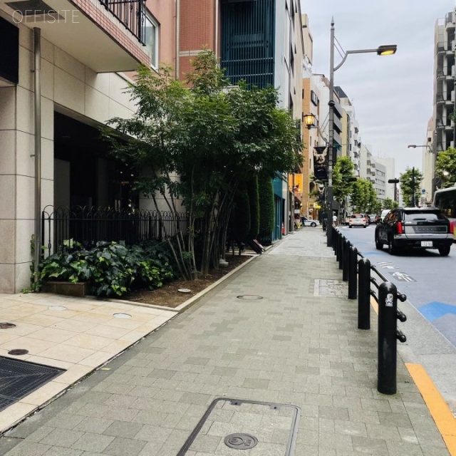 フレッサイン赤坂 前面歩道