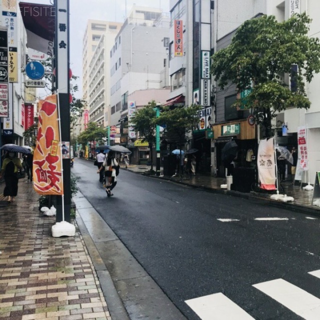 しんみつビル ビル前面道路