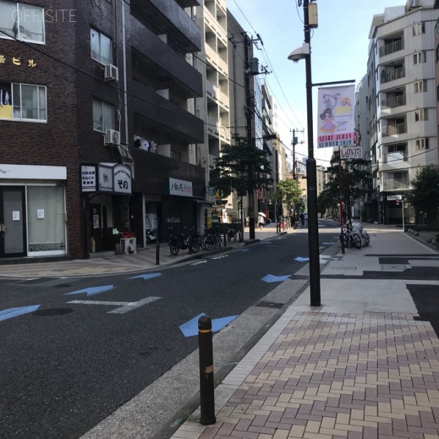ドエル麻布ビル ビル前面道路