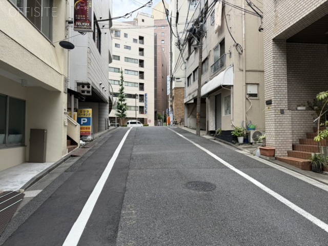 湯島228ビル 前面道路