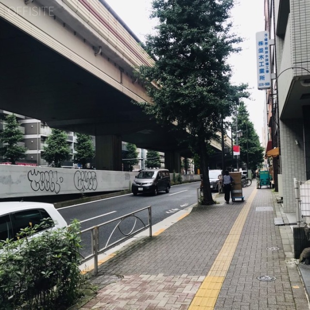 VORT幡ヶ谷　ビル前面道路