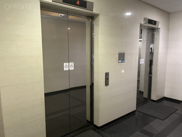 馬事畜産会館　エントランス