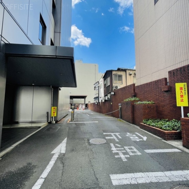 明治安田生命仙台一番町ビル　駐車場出入口