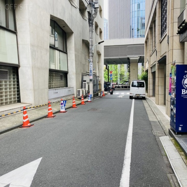 下村ビル ビル前面道路