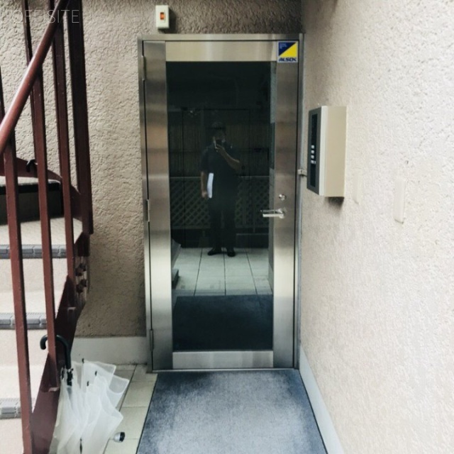 石坂ビル　エントランス