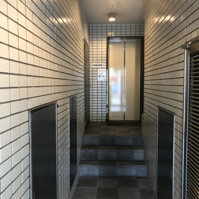 AUビル　エントランス