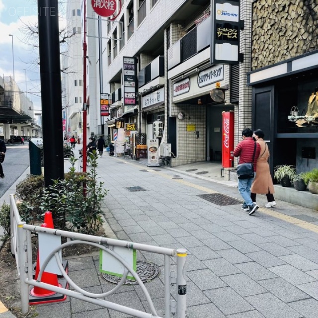 平岡ビル　前面歩道