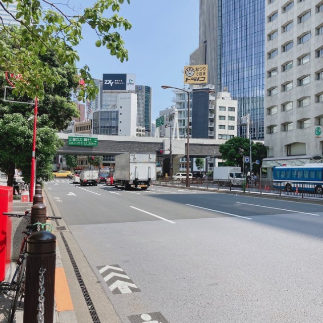 ニッセイ溜池山王ビル　ビル前面道路