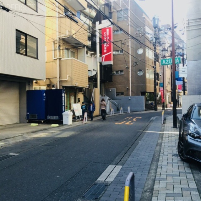 池袋ジョリマリエビル　ビル前面道路