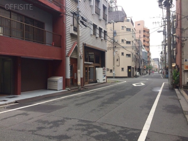 YKビル ビル前面道路