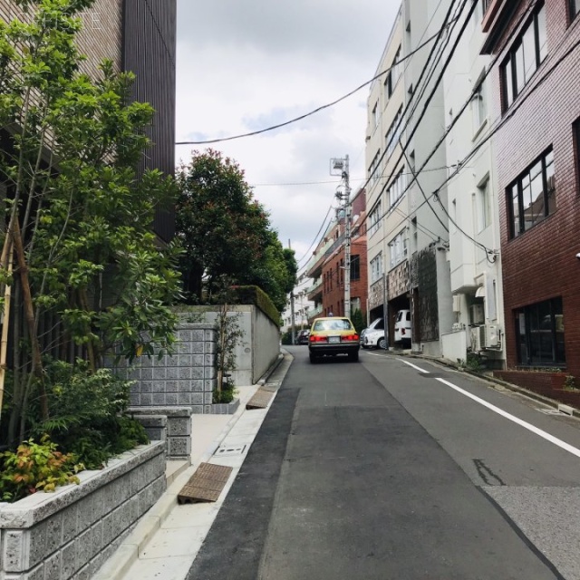 エスポワール観音坂 ビル前面道路