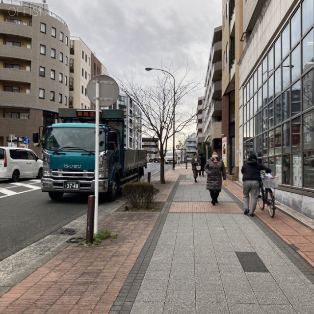 メイフェア・ミュゼ・レトワールセンター南駅前 前面歩道