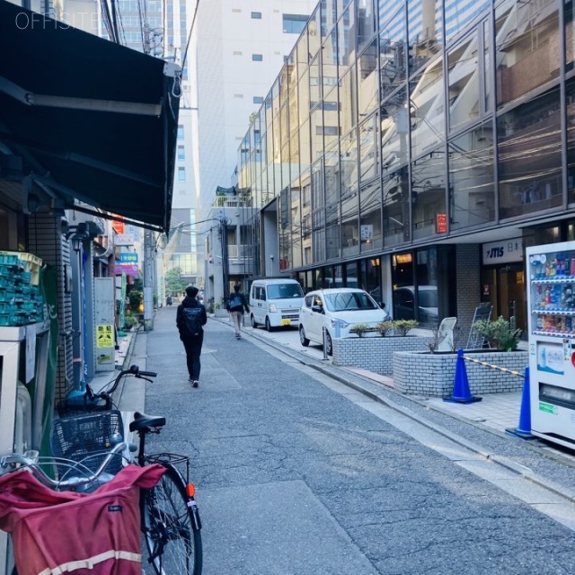 カーメルⅡ ビル前面道路