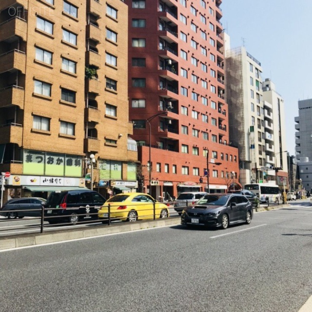 サンライズ三田ビル　ビル前面道路