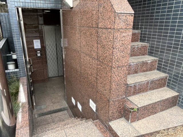 NS6ビル　エントランス