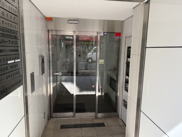 山手ビル3号館　オフィスビル出入口