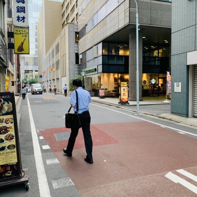 日宝八重洲ビル ビル前面道路