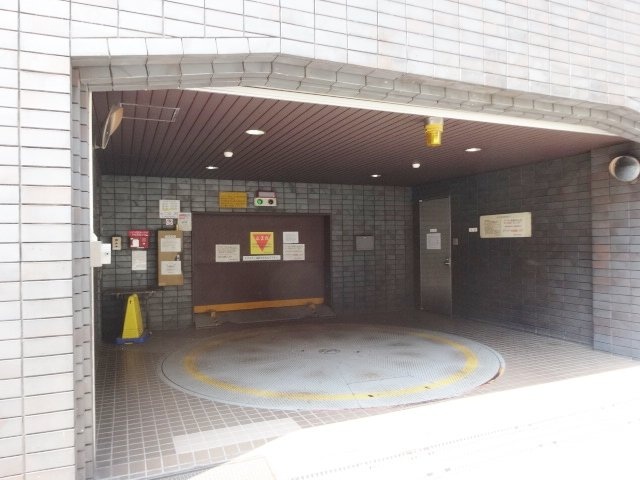 ユニゾ末広町ビル 駐車場