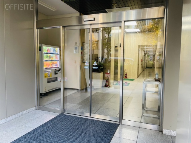 岡谷ビル オフィスビル出入口