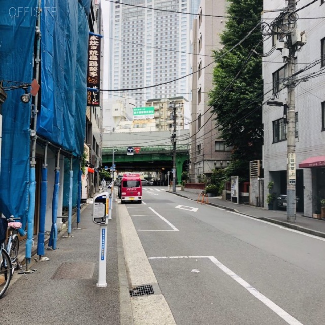 太湖ビル ビル前面道路