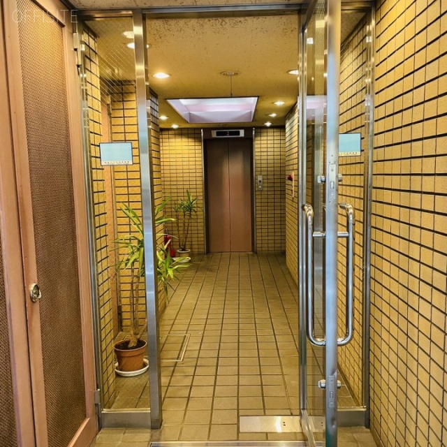 メイフェアビル オフィスビル出入口