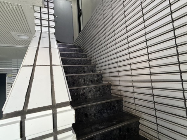 雄幸ビル　階段