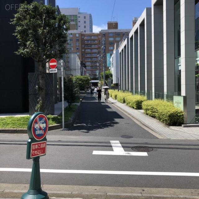 シャトー青山第1 2階 23.99坪　ビル前面道路
