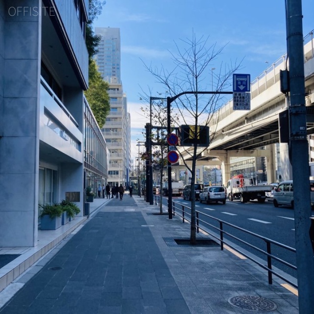 ABビル ビル前面道路