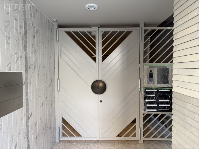 PHOENIX KANDA　オフィスビル出入口