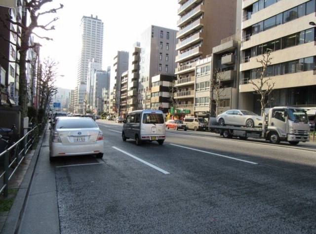 山田ビル ビル前面道路
