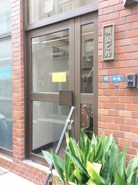 横山ビル エントランス