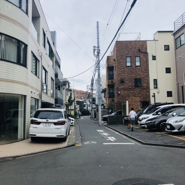 サンテラス原宿ビル 前面道路
