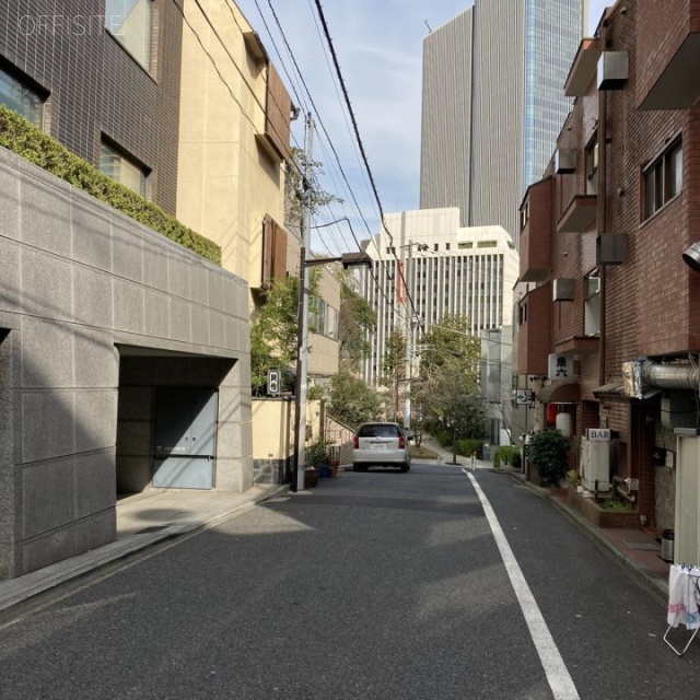 グローヴビル ビル前面道路