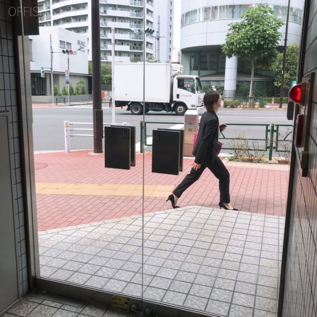 石川ビル エントランス
